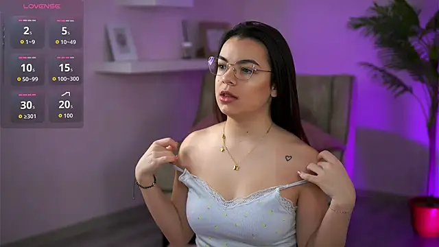 Snapshot of PeachyyFantasy chatting on February 2, 2026, 4:33 am PeachyyFantasy online show from February 2, 2026, 4:33 am