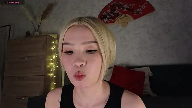 saya li11 online show from February 9, 2026, 4:27 am