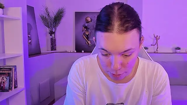 Snapshot of Madison_dolly chatting on February 28, 2026, 8:37 am Madison dolly online show from February 28, 2026, 8:37 am