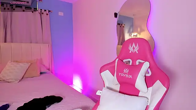 Snapshot of LOU_22_ chatting on February 21, 2026, 12:50 pm LOU 22 online show from February 21, 2026, 12:50 pm