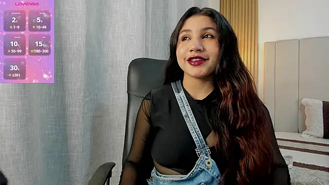 Snapshot of Victoria_Rosee chatting on April 11, 2026, 12:53 pm Victoria Rosee online show from April 11, 2026, 12:53 pm