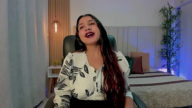 Snapshot of Victoria_Rosee chatting on April 28, 2026, 1:05 pm Victoria Rosee online show from April 28, 2026, 1:05 pm