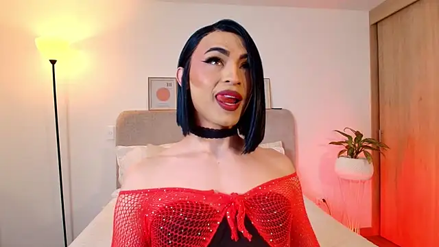 KarolPortellaa online show from May 19, 2026, 9:43 pm