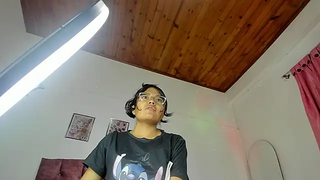 luna velveth online show from February 21, 2026, 1:39 am