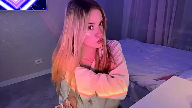 Between Eeys online show from March 29, 2026, 4:29 pm