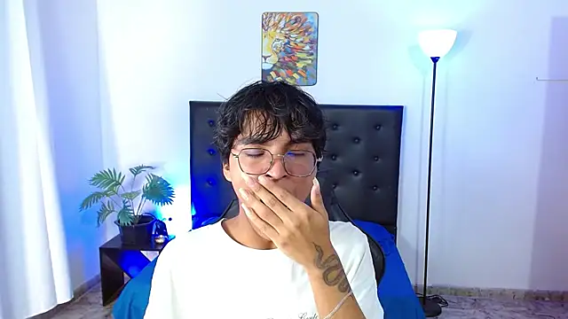 Maecum18 online show from February 9, 2026, 10:14 pm