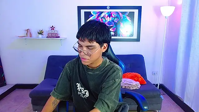 Maecum18 online show from May 12, 2026, 9:12 pm