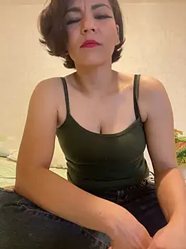 Snapshot of eva_luz chatting on February 9, 2026, 10:03 pm eva luz online show from February 9, 2026, 10:03 pm