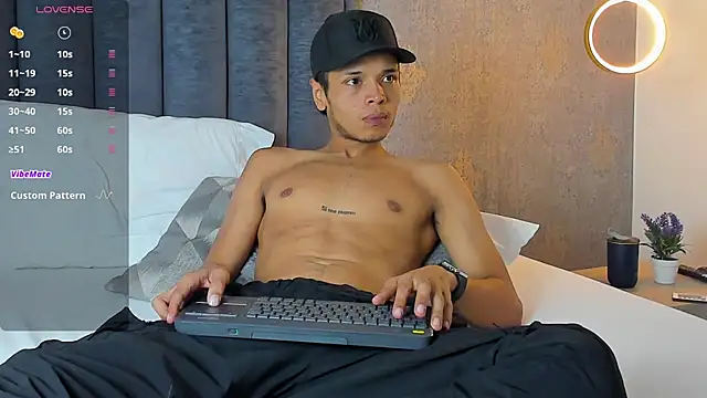 Alejandroo Montenegro online show from March 19, 2026, 9:41 pm