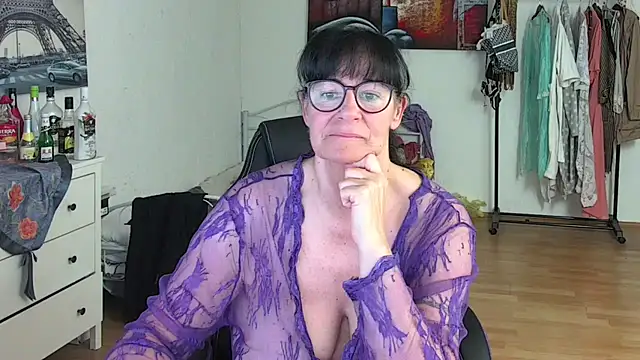 Sylly online show from March 21, 2025, 3:02 pm