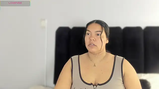 Snapshot of Amaranoir- chatting on February 18, 2026, 3:57 am Amaranoir- online show from February 18, 2026, 3:57 am