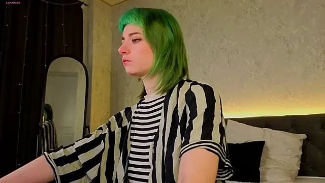 Scarle Whisper online show from April 4, 2026, 1:04 am