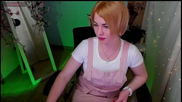 Snapshot of CuttieEmma chatting on May 6, 2026, 7:35 am CuttieEmma online show from May 6, 2026, 7:35 am