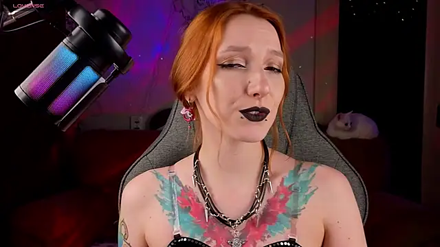 Vamp Mila online show from April 23, 2026, 4:42 pm