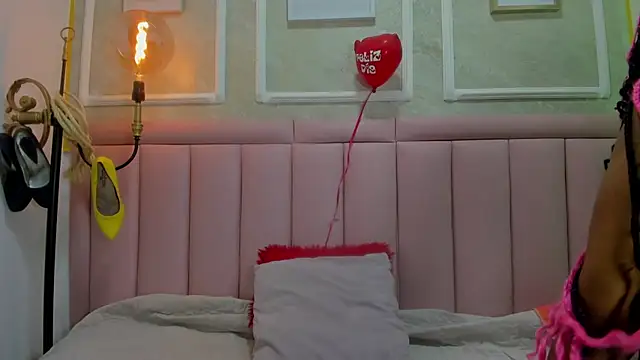 Luna cocoa online show from February 18, 2026, 1:18 pm