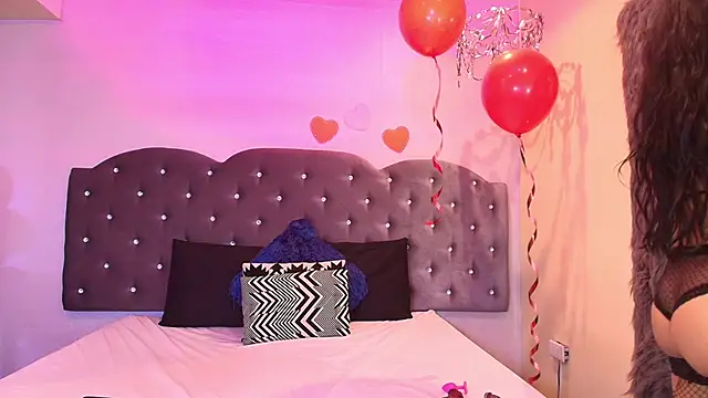 Snapshot of Lara_pons chatting on February 19, 2026, 2:02 pm Lara pons online show from February 19, 2026, 2:02 pm