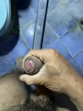 Snapshot of alrricmo chatting on February 5, 2026, 1:54 am alrricmo online show from February 5, 2026, 1:54 am