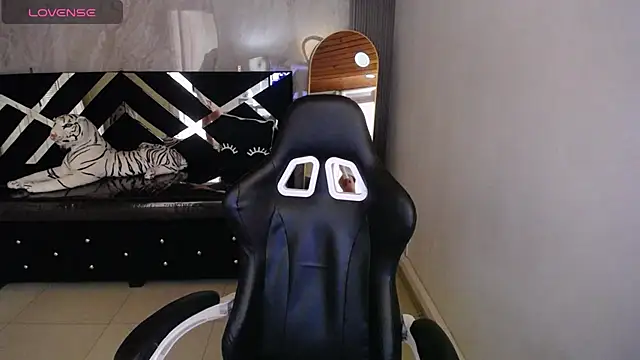 Isabellanoir a online show from February 16, 2026, 1:07 pm