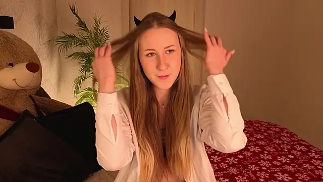 Snapshot of CassieReborn chatting on February 8, 2026, 11:41 pm CassieReborn online show from February 8, 2026, 11:41 pm