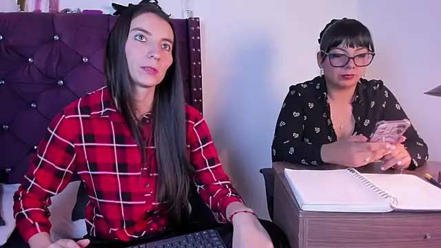 Snapshot of Valkiria-and-Dione chatting on February 9, 2026, 7:40 pm Valkiria-and-Dione online show from February 9, 2026, 7:40 pm