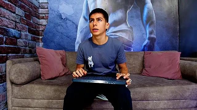 Snapshot of Aron_pulse chatting on February 23, 2026, 1:19 pm Aron pulse online show from February 23, 2026, 1:19 pm