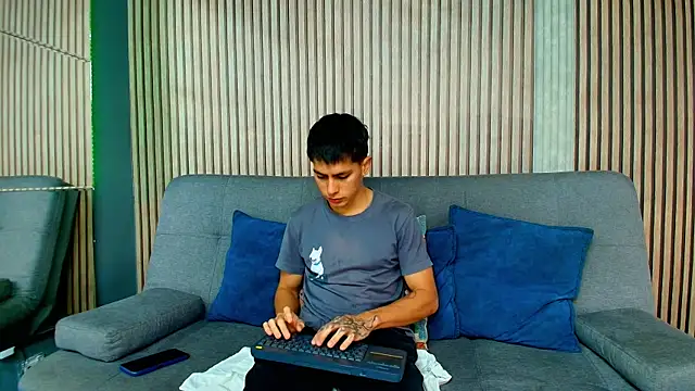 Snapshot of Aron_pulse chatting on February 24, 2026, 1:09 pm Aron pulse online show from February 24, 2026, 1:09 pm