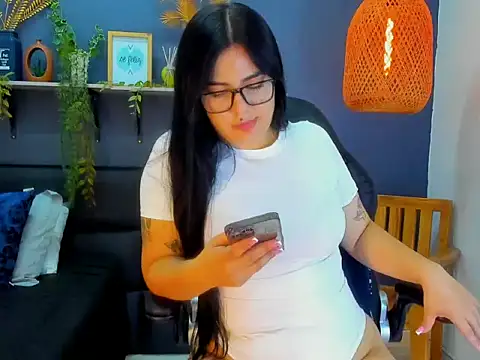 eliza pink24 online show from February 2, 2026, 9:24 pm