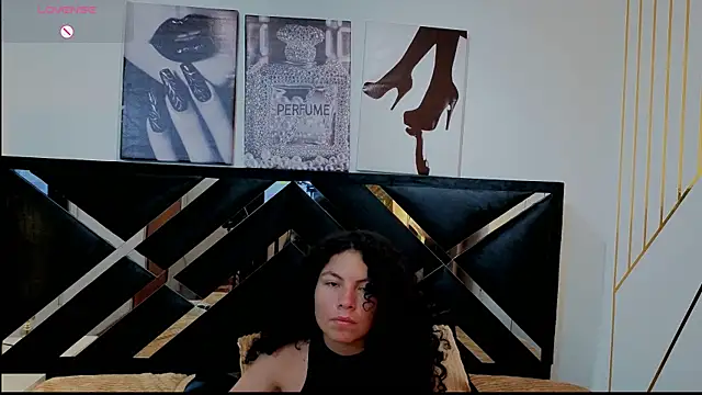 Zoe-yanin online show from April 1, 2026, 6:49 pm