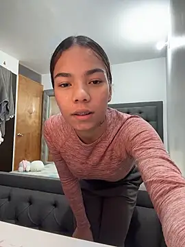 kaylaneee  online show from May 14, 2026, 1:34 am