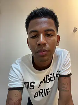 Snapshot of alexander_eros chatting on February 14, 2026, 1:02 am alexander eros online show from February 14, 2026, 1:02 am