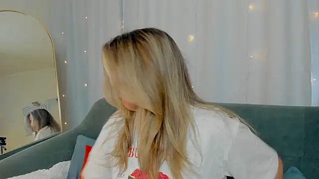 LilyBel online show from April 1, 2026, 8:04 am