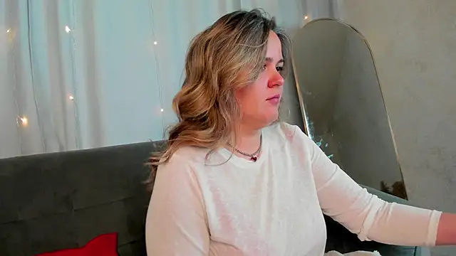 LilyBel online show from May 19, 2026, 1:11 am