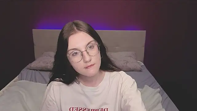 Snapshot of VixenLight chatting on February 6, 2026, 11:24 am VixenLight online show from February 6, 2026, 11:24 am