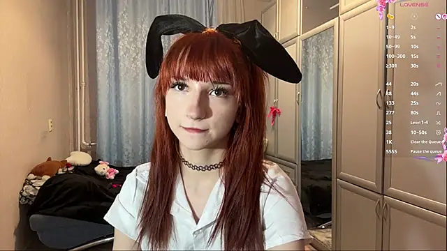 Snapshot of UrBabeLuna chatting on April 3, 2026, 4:05 pm UrBabeLuna online show from April 3, 2026, 4:05 pm