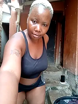 Snapshot of RanniClara chatting on February 12, 2026, 8:42 am RanniClara online show from February 12, 2026, 8:42 am