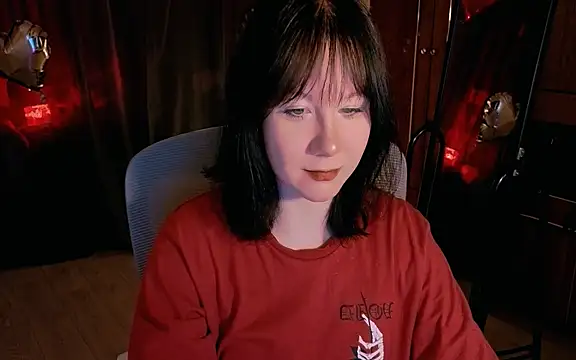 Snapshot of marty_bree chatting on April 23, 2026, 7:49 pm marty bree online show from April 23, 2026, 7:49 pm