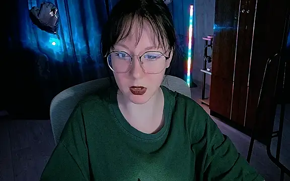 Snapshot of marty_bree chatting on April 29, 2026, 5:30 pm marty bree online show from April 29, 2026, 5:30 pm