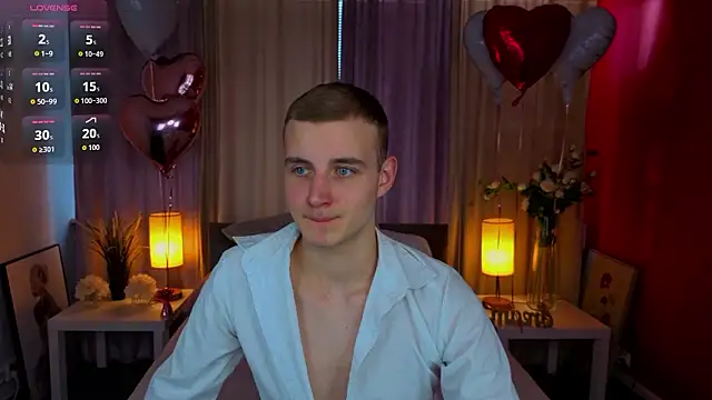 HereAlexColee online show from February 13, 2026, 2:35 pm