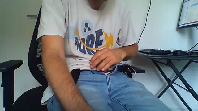 Snapshot of andre_italy chatting on May 4, 2026, 3:41 pm andre italy online show from May 4, 2026, 3:41 pm