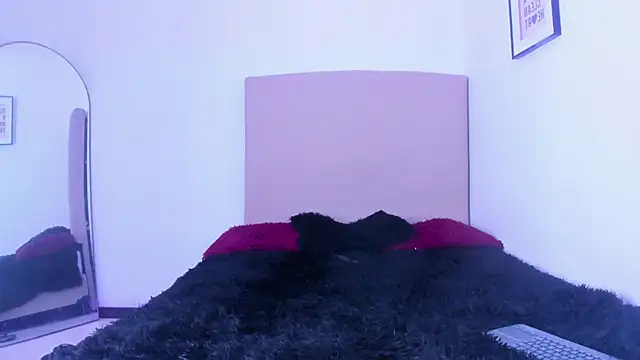 im tiffany  online show from February 19, 2026, 5:03 am