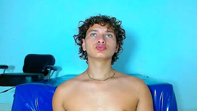 arielnoir6958 online show from March 27, 2026, 9:03 pm