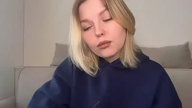 Ophelia Ritz online show from April 3, 2026, 4:43 am