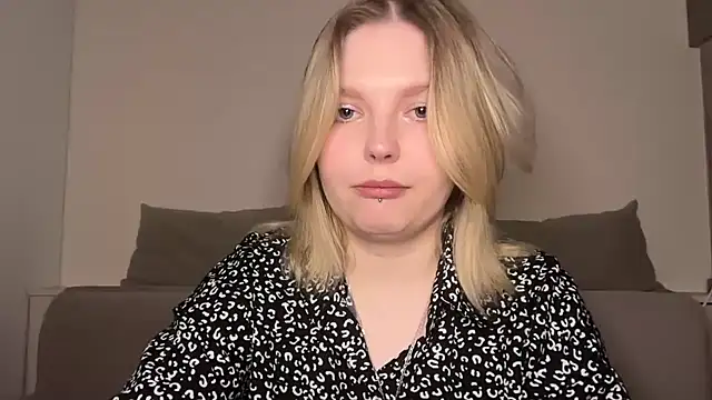 Ophelia Ritz online show from April 6, 2026, 11:16 pm