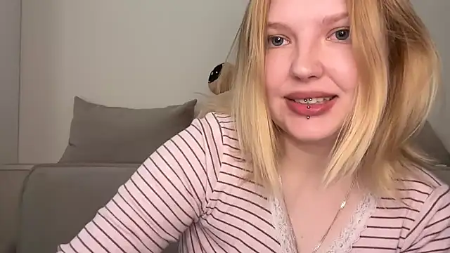Snapshot of Ophelia_Ritz chatting on June 27, 2026, 6:18 am Ophelia Ritz online show from June 27, 2026, 6:18 am