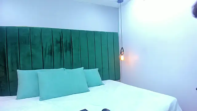 Amber-Horney online show from April 1, 2026, 1:34 pm