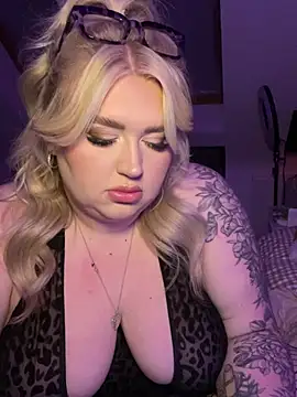 Snapshot of TwoWayT_xx chatting on March 2, 2026, 4:25 am TwoWayT xx online show from March 2, 2026, 4:25 am