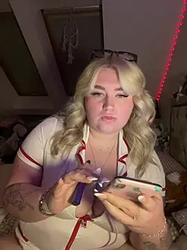 Snapshot of TwoWayT_xx chatting on March 2, 2026, 7:10 pm TwoWayT xx online show from March 2, 2026, 7:10 pm