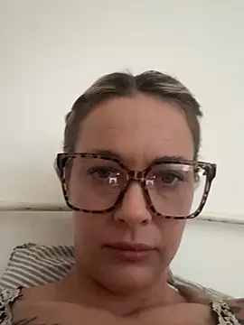 SophieSchmidt online show from February 17, 2026, 12:01 pm