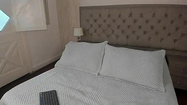 Snapshot of Sienna_brunette chatting on February 3, 2026, 1:16 pm Sienna brunette online show from February 3, 2026, 1:16 pm