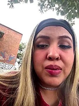 AryMoonxxx online show from February 21, 2026, 5:58 pm